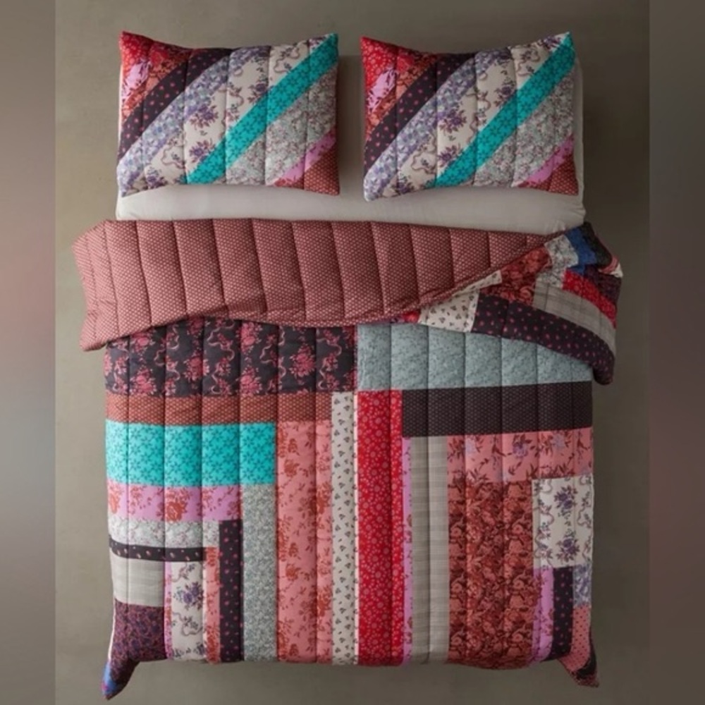 Urban Outfitters Avril Floral Quilt Full/Queen